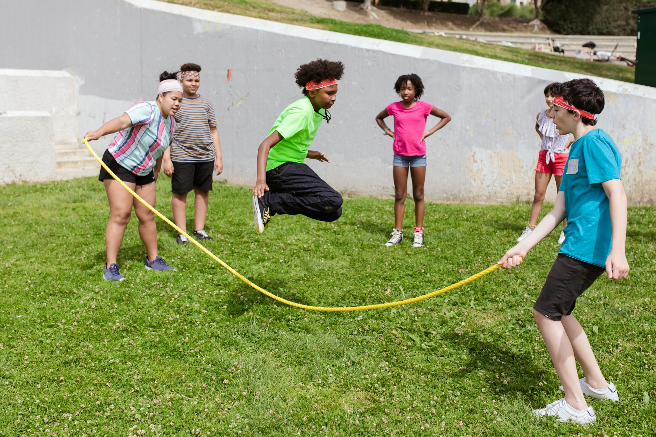 kids playing jump rope outside